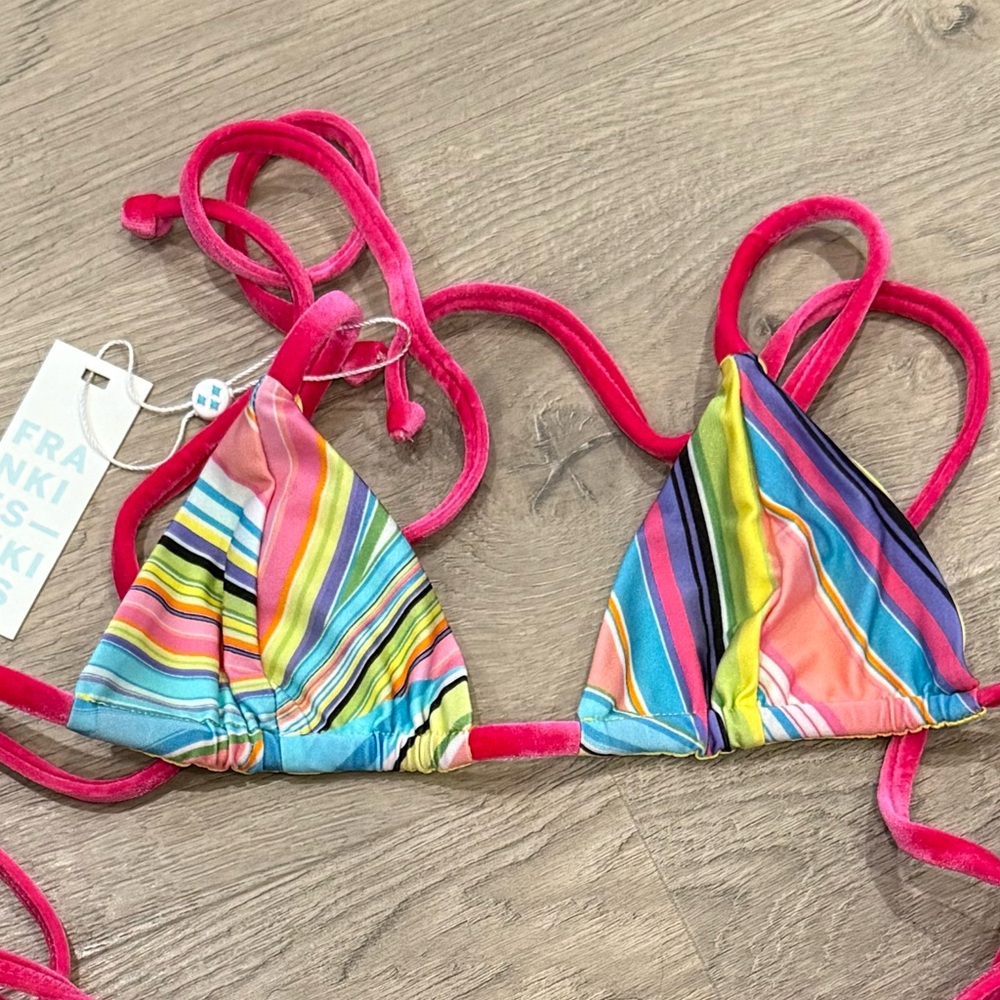 BNWT Frankie’s Bikinis Phillipa Shine Bikini Top in Rainbow Swirl